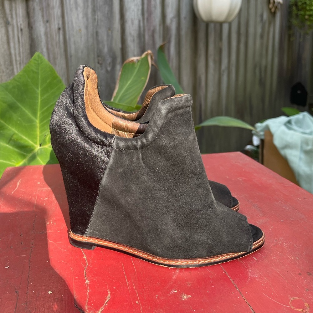 SAM EDELMAN BLACK PONY HAIRED PEEP TOE SHOES wedge 6.5